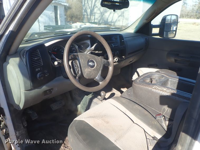 image for item DC3420 2008 Chevrolet Silverado 3500HD Ext. Cab flatbed pickup truck