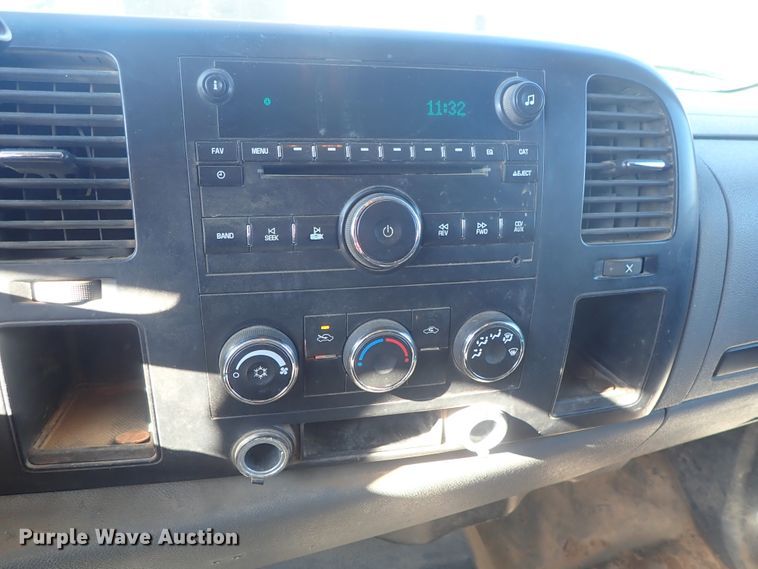 image for item DC3420 2008 Chevrolet Silverado 3500HD Ext. Cab flatbed pickup truck