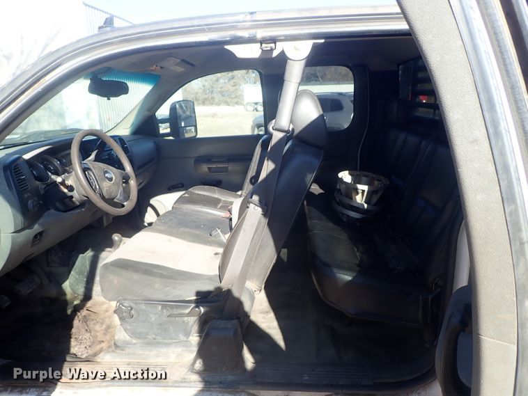 image for item DC3420 2008 Chevrolet Silverado 3500HD Ext. Cab flatbed pickup truck