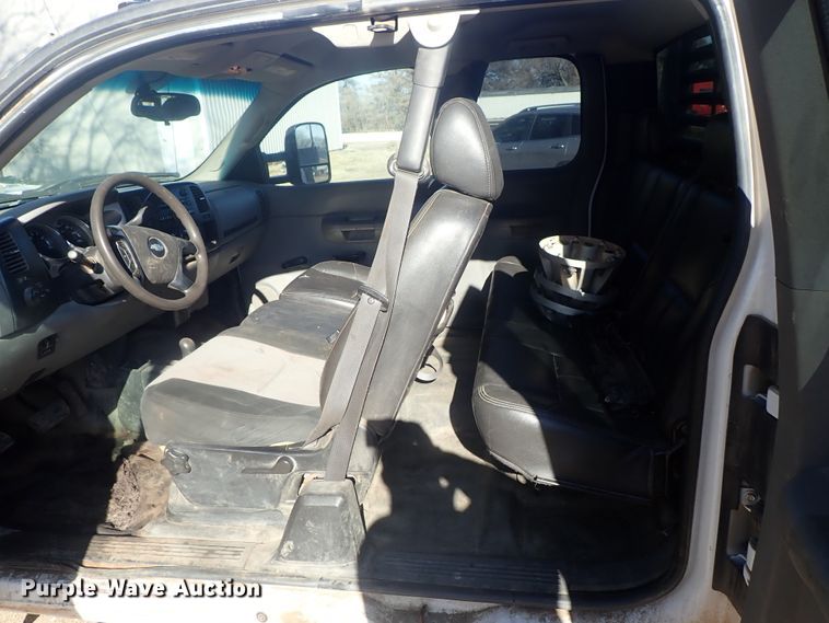 image for item DC3420 2008 Chevrolet Silverado 3500HD Ext. Cab flatbed pickup truck