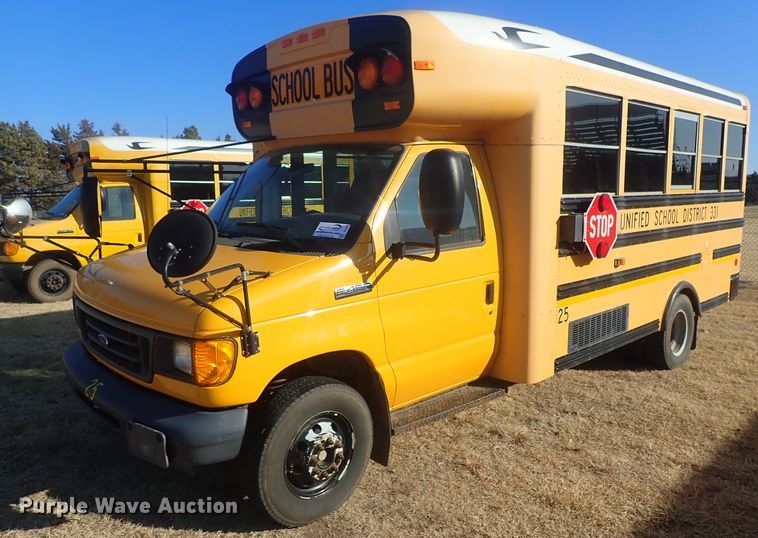 image for item DC3421 2006 Ford E450 school bus
