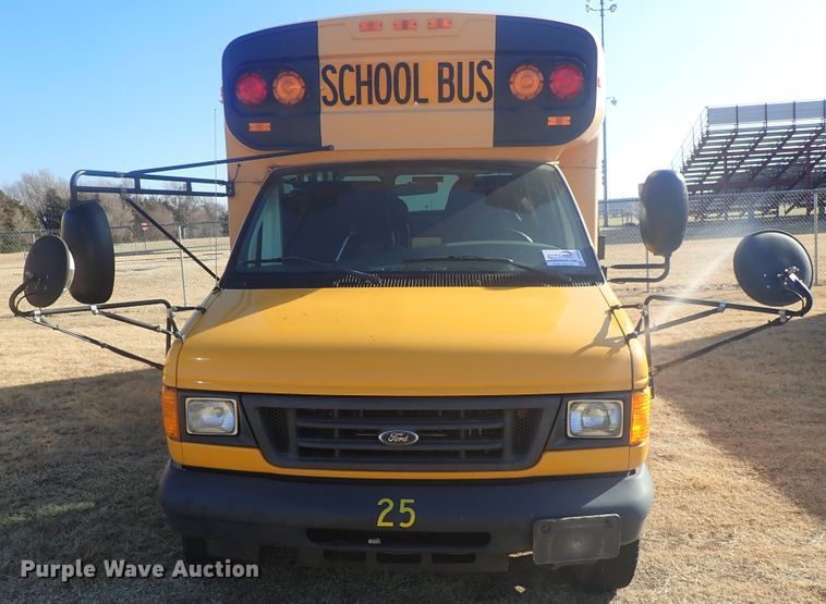 image for item DC3421 2006 Ford E450 school bus