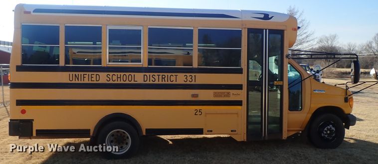 image for item DC3421 2006 Ford E450 school bus