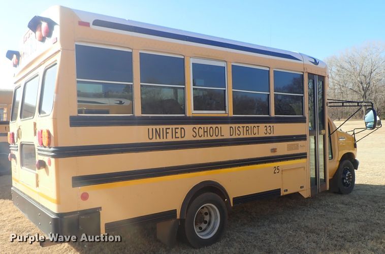 image for item DC3421 2006 Ford E450 school bus