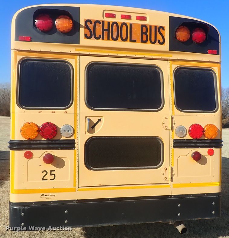 image for item DC3421 2006 Ford E450 school bus