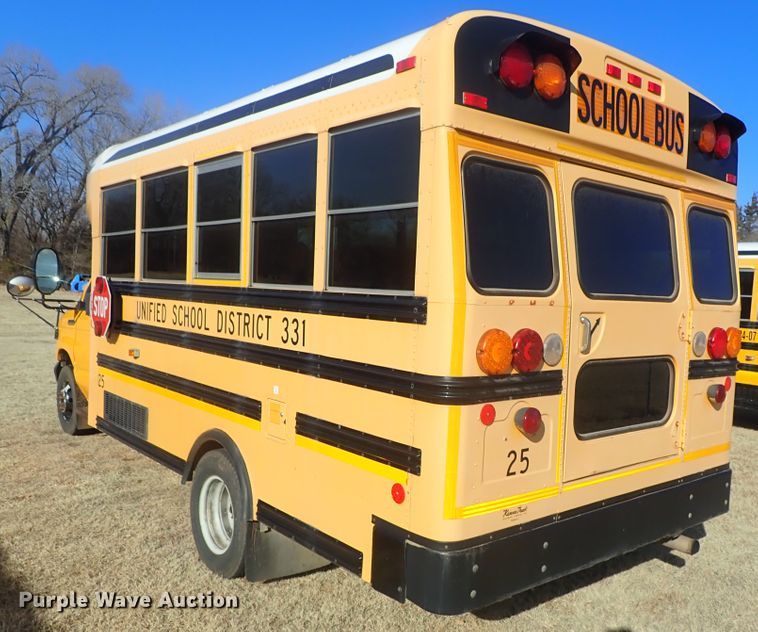 image for item DC3421 2006 Ford E450 school bus