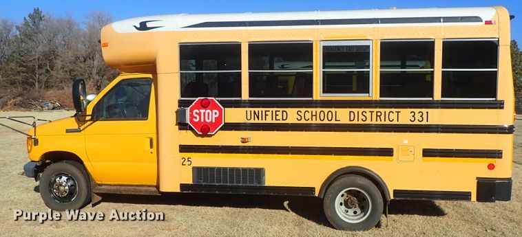 image for item DC3421 2006 Ford E450 school bus