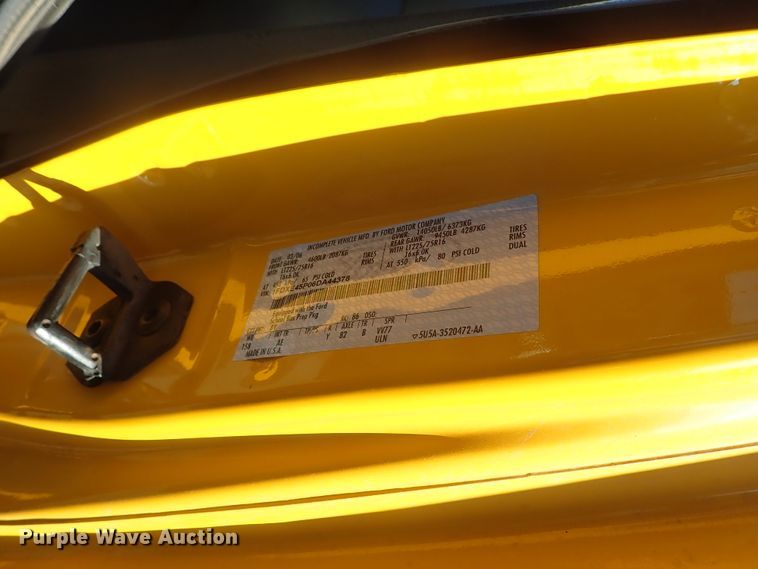 image for item DC3421 2006 Ford E450 school bus