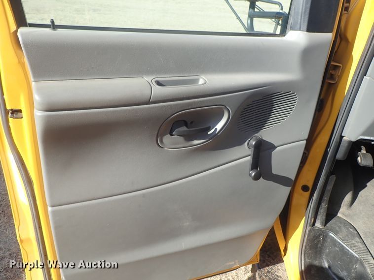 image for item DC3421 2006 Ford E450 school bus