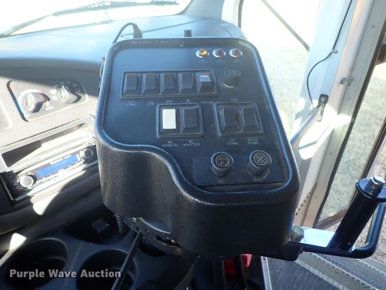 image for item DC3421 2006 Ford E450 school bus