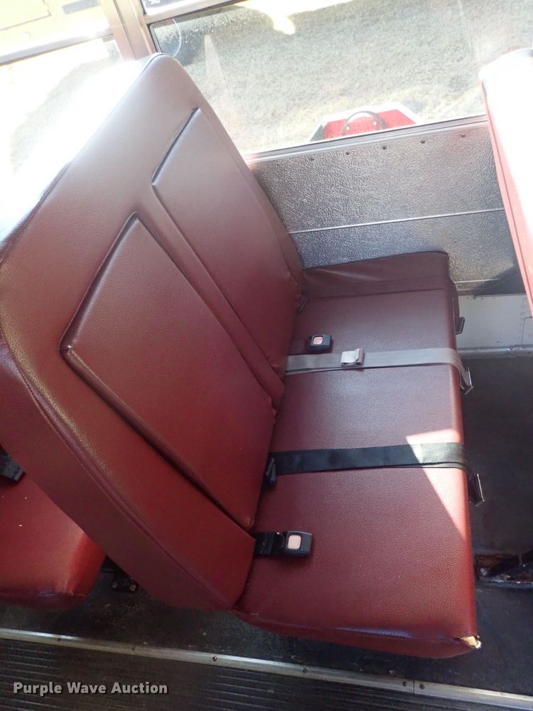 image for item DC3421 2006 Ford E450 school bus