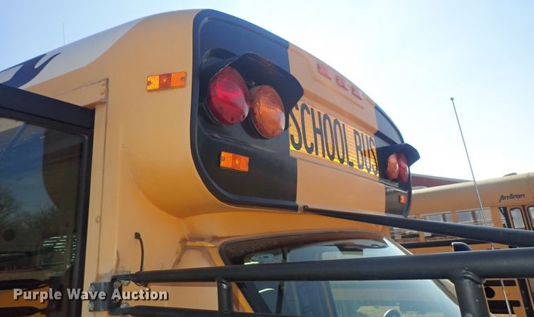 image for item DC3421 2006 Ford E450 school bus