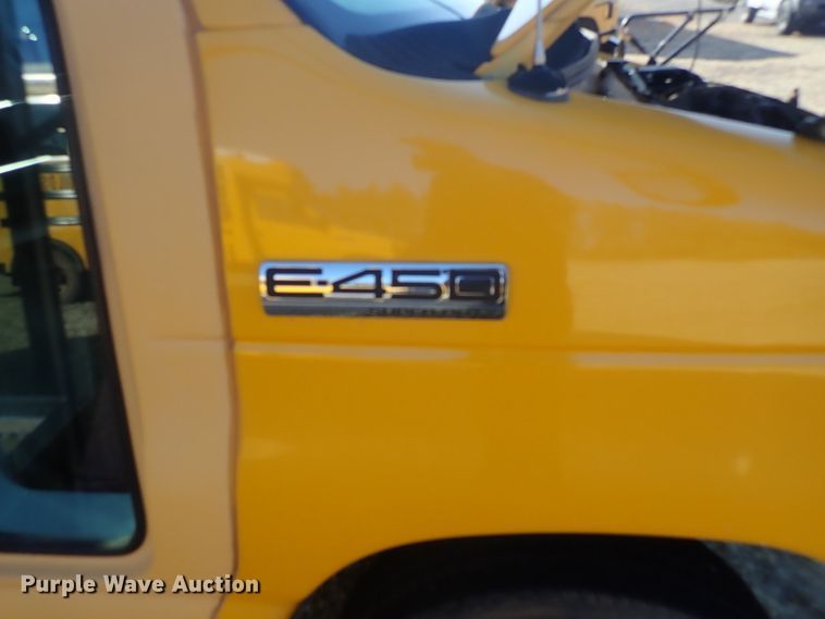 image for item DC3421 2006 Ford E450 school bus