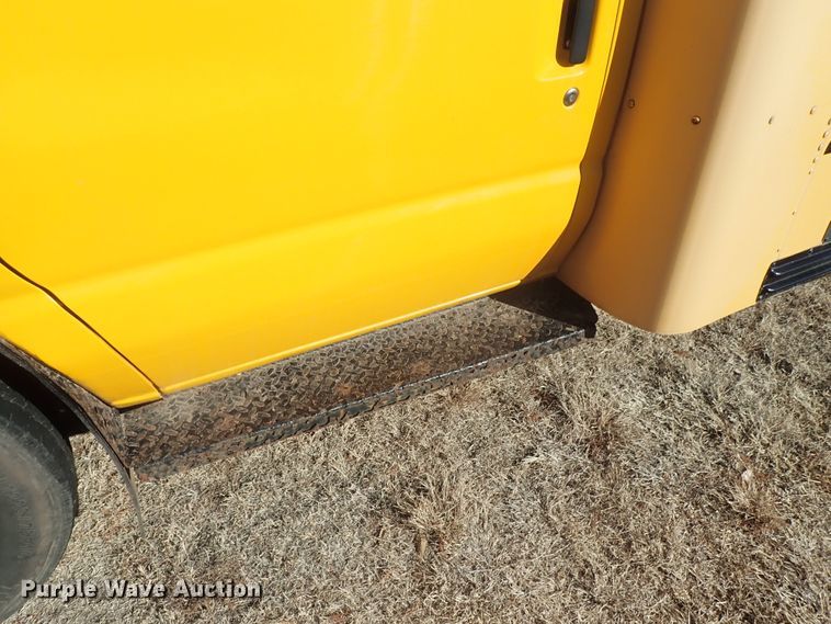 image for item DC3421 2006 Ford E450 school bus