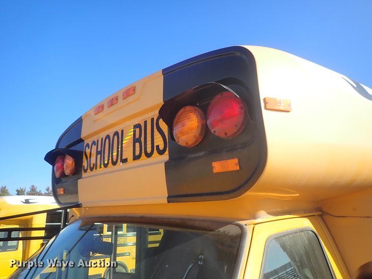 image for item DC3421 2006 Ford E450 school bus