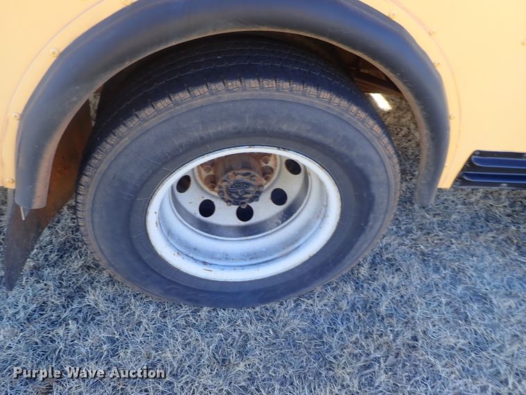 image for item DC3421 2006 Ford E450 school bus