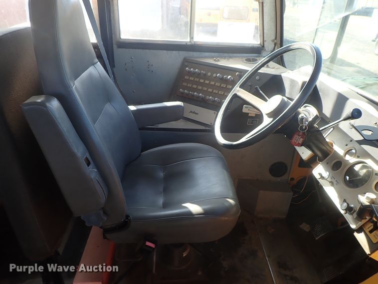 image for item DC3422 1994 Ford F700 Am Tran school bus