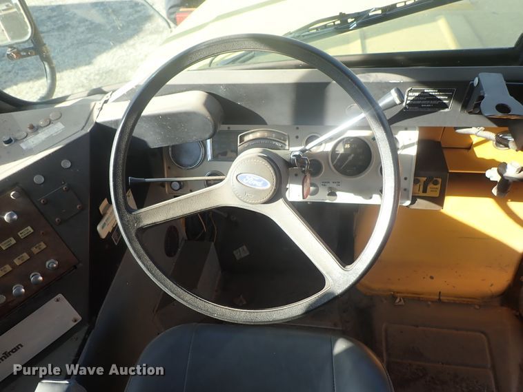 image for item DC3422 1994 Ford F700 Am Tran school bus