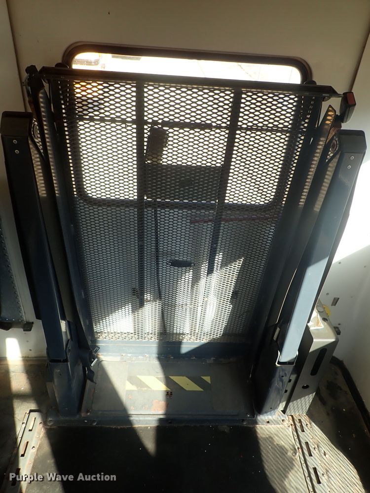 image for item DC3422 1994 Ford F700 Am Tran school bus