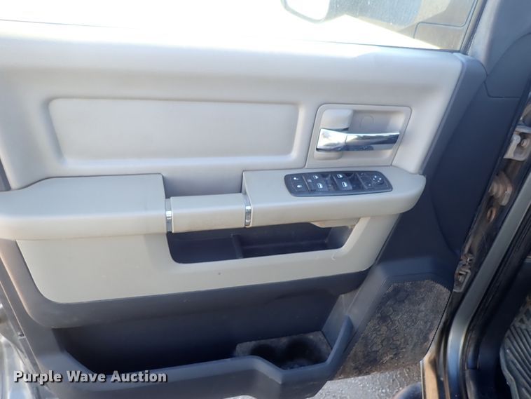 image for item DC3426 2011 Dodge Ram 3500 Crew Cab flatbed pickup truck