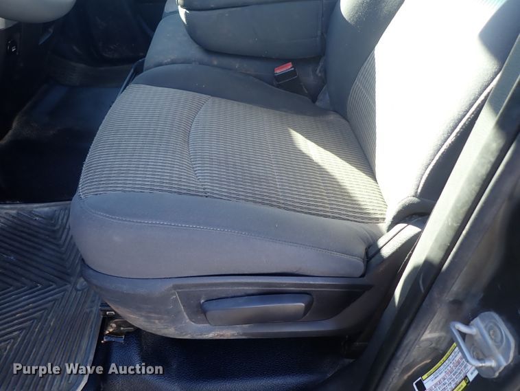 image for item DC3426 2011 Dodge Ram 3500 Crew Cab flatbed pickup truck