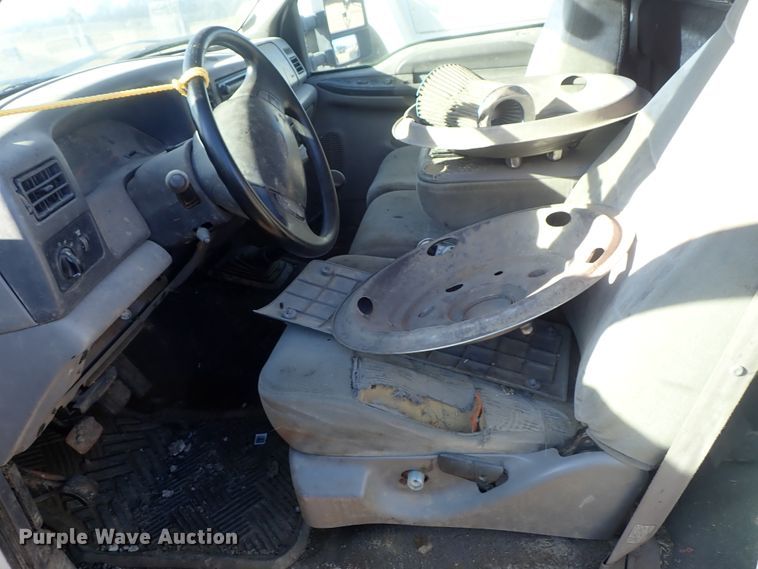 image for item DC3437 1999 Ford F450 Super Duty flatbed truck