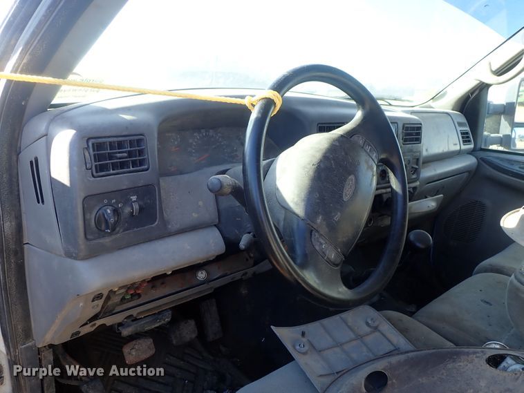 image for item DC3437 1999 Ford F450 Super Duty flatbed truck