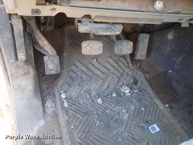 image for item DC3437 1999 Ford F450 Super Duty flatbed truck