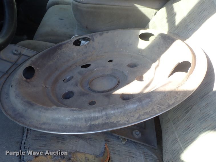 image for item DC3437 1999 Ford F450 Super Duty flatbed truck