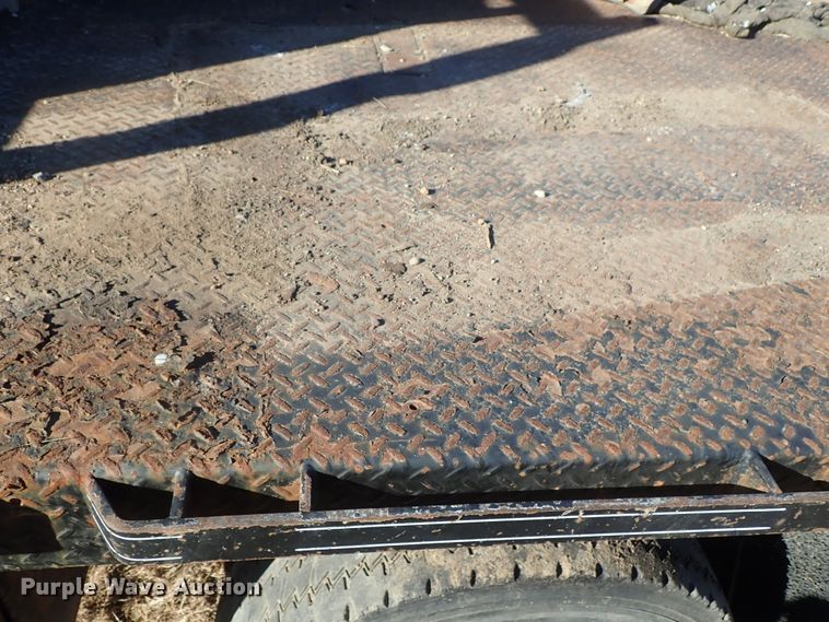 image for item DC3437 1999 Ford F450 Super Duty flatbed truck