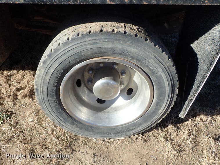 image for item DC3437 1999 Ford F450 Super Duty flatbed truck