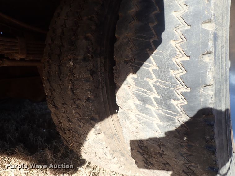 image for item DC3437 1999 Ford F450 Super Duty flatbed truck