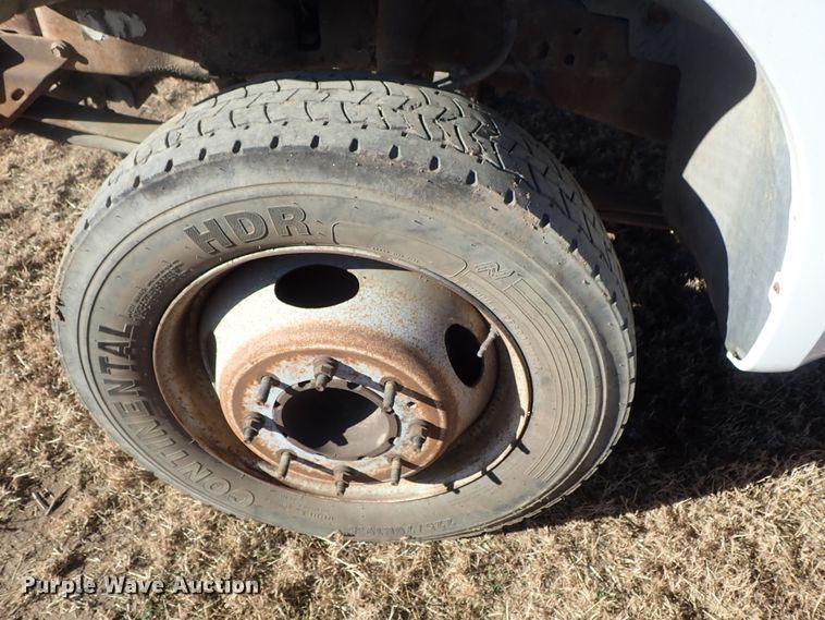 image for item DC3437 1999 Ford F450 Super Duty flatbed truck