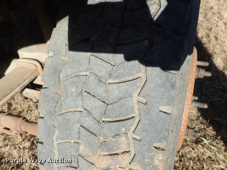 image for item DC3437 1999 Ford F450 Super Duty flatbed truck