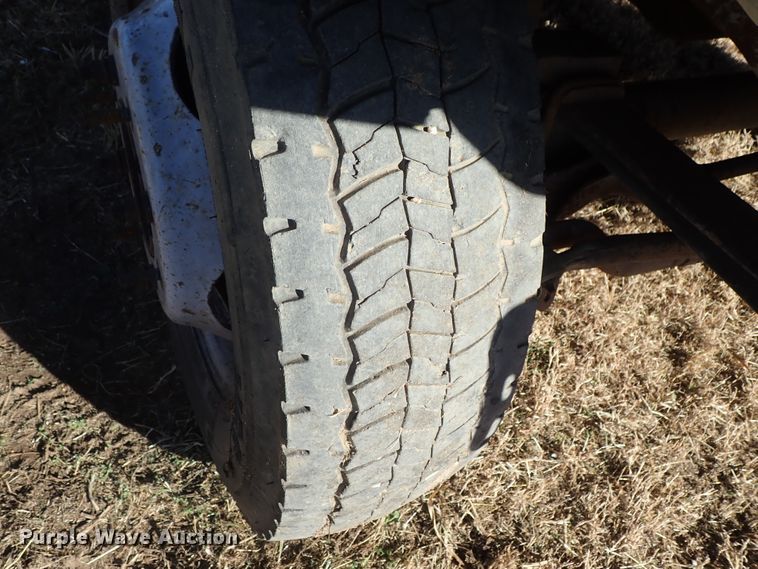 image for item DC3437 1999 Ford F450 Super Duty flatbed truck