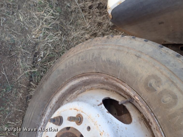 image for item DC3437 1999 Ford F450 Super Duty flatbed truck