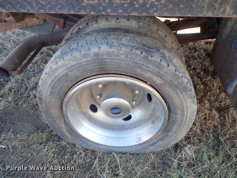 image for item DC3437 1999 Ford F450 Super Duty flatbed truck