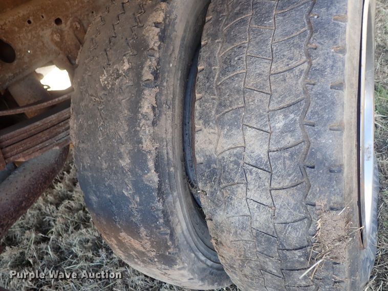 image for item DC3437 1999 Ford F450 Super Duty flatbed truck