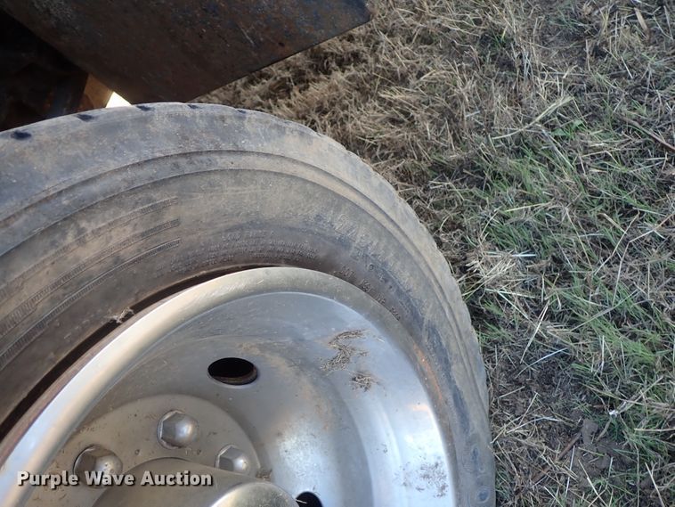 image for item DC3437 1999 Ford F450 Super Duty flatbed truck