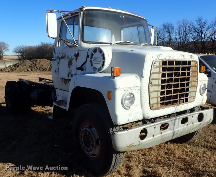 image for item DC3438 1977 Ford LN700 truck cab and chassis