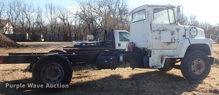 image for item DC3438 1977 Ford LN700 truck cab and chassis