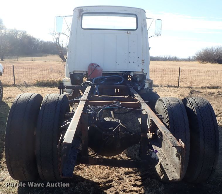 image for item DC3438 1977 Ford LN700 truck cab and chassis