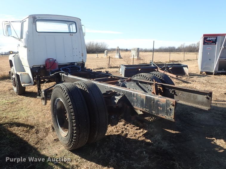 image for item DC3438 1977 Ford LN700 truck cab and chassis
