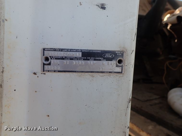 image for item DC3438 1977 Ford LN700 truck cab and chassis