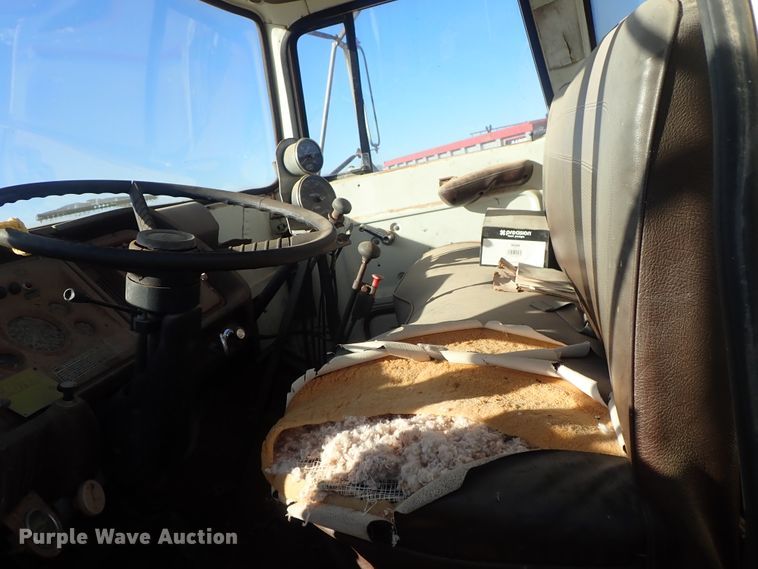 image for item DC3438 1977 Ford LN700 truck cab and chassis