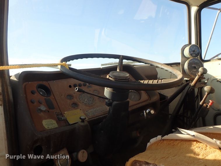 image for item DC3438 1977 Ford LN700 truck cab and chassis