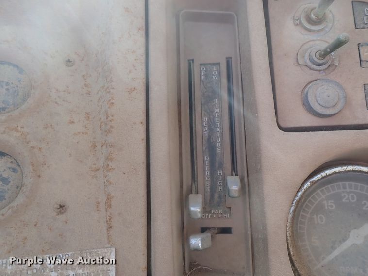 image for item DC3438 1977 Ford LN700 truck cab and chassis