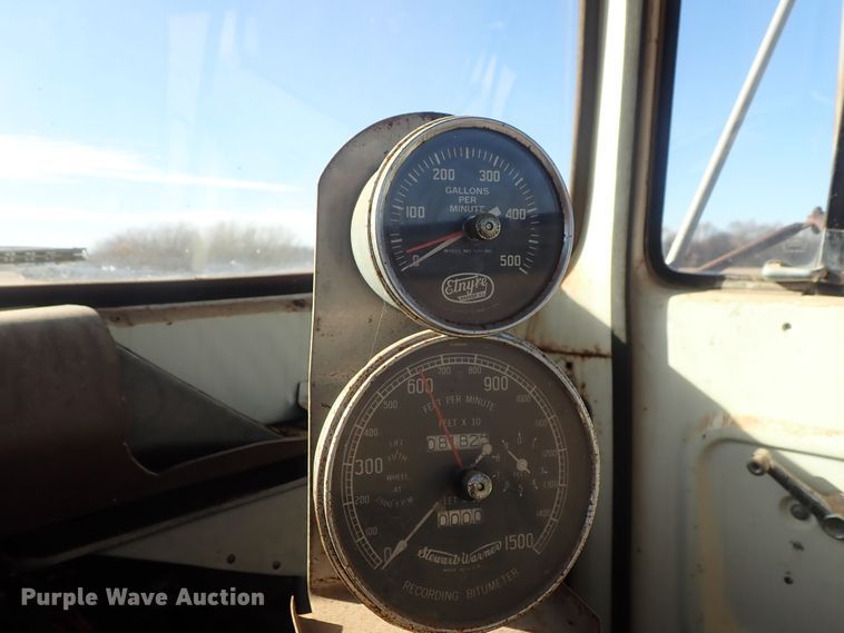 image for item DC3438 1977 Ford LN700 truck cab and chassis