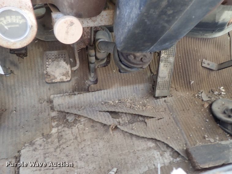 image for item DC3438 1977 Ford LN700 truck cab and chassis