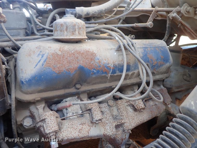 image for item DC3438 1977 Ford LN700 truck cab and chassis